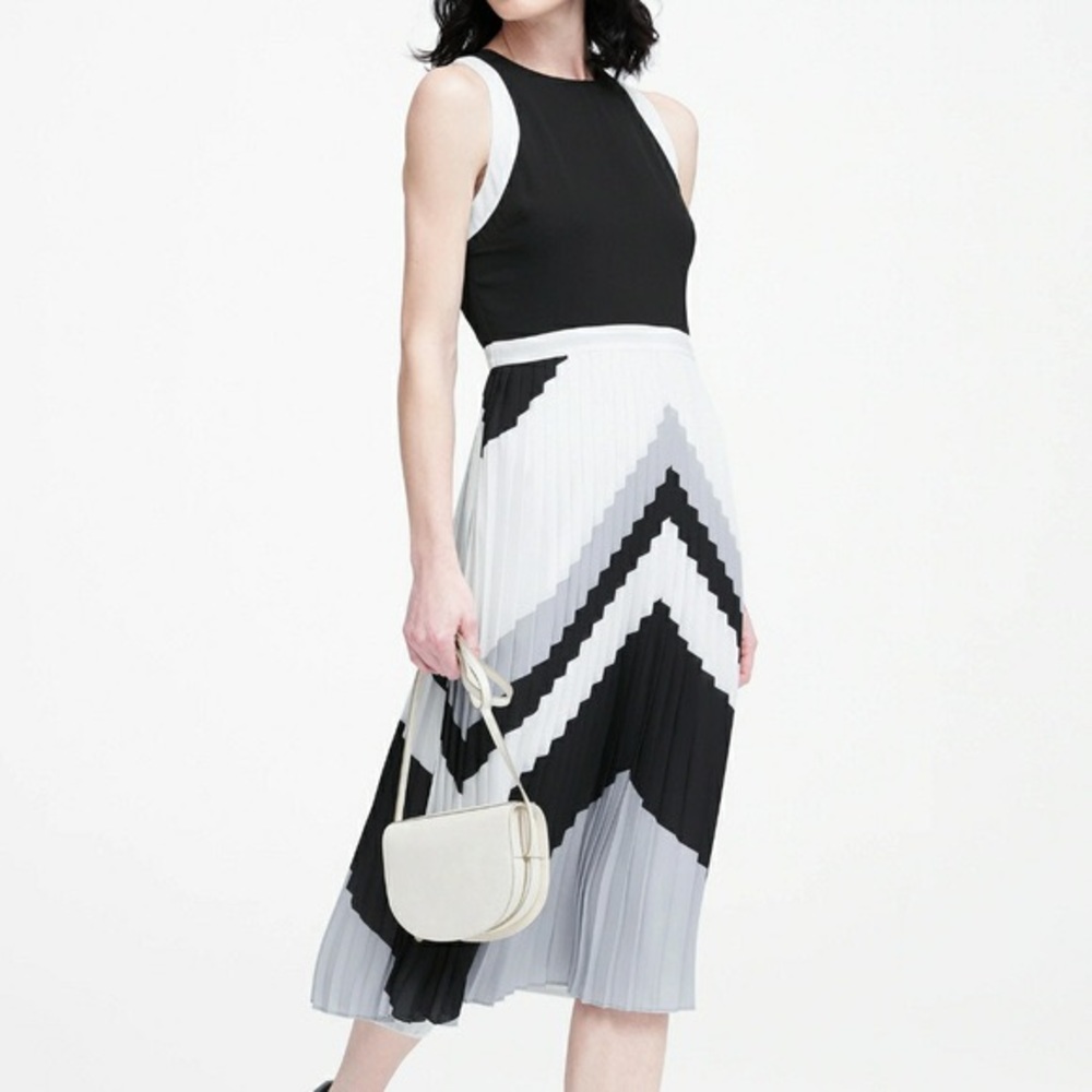Banana Republic Chevron Pleated Midi Dress Size 0